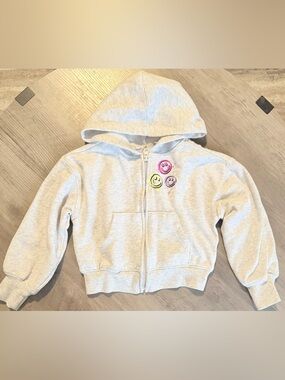 The Children’s Place Girls’ Light Gray Zip Hoodie with Graphics. Size 5/6.